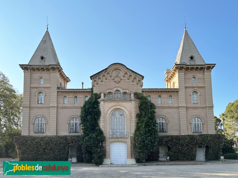 Cambrils - Parc Samà. Casa-palau. Façana principal (Foto: Albert Esteves, 2024) Cambrils - Parc Samà. Casa-palau. Façana principal
