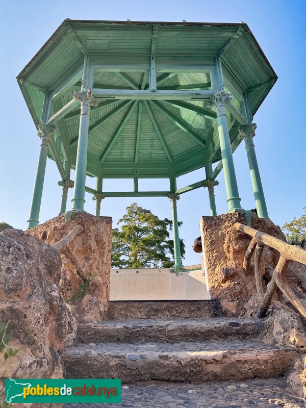Cambrils - Parc Samà. Glorieta de la cascada (Foto: Albert Esteves, 2024) Cambrils - Parc Samà. Glorieta de la cascada
