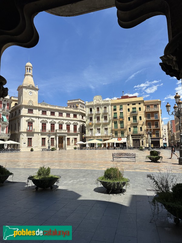 Reus - Plaça del Mercadal (Foto: Albert Esteves, 2024) Reus - Plaça del Mercadal