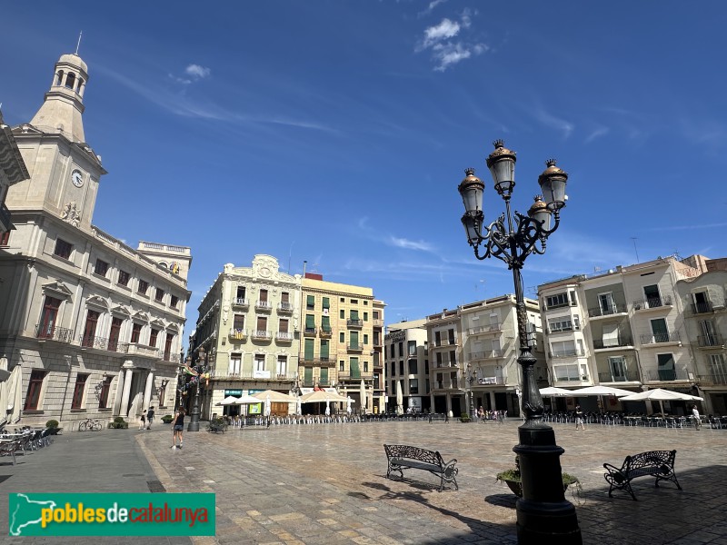 Reus - Plaça del Mercadal (Foto: Albert Esteves, 2024) Reus - Plaça del Mercadal