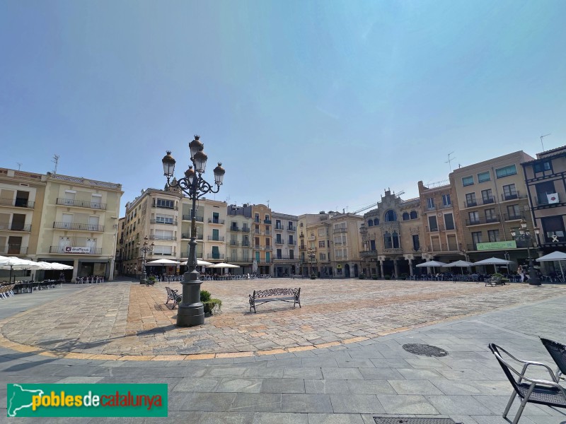 Reus - Plaça del Mercadal (Foto: Albert Esteves, 2024) Reus - Plaça del Mercadal