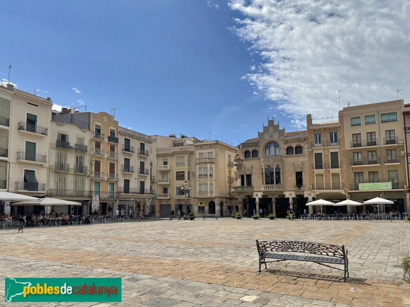 Reus - Plaça del Mercadal (Foto: Albert Esteves, 2024) Reus - Plaça del Mercadal