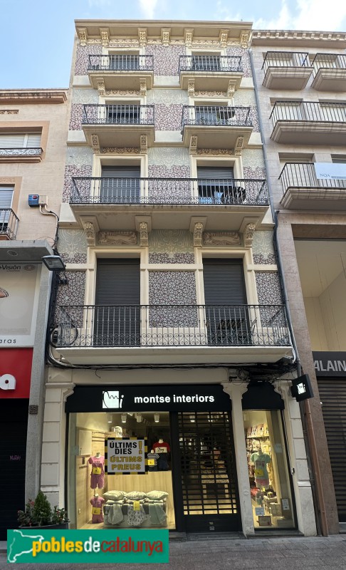Reus - Carrer Monterols, 30 (Cal Codina) (Foto: Albert Esteves, 2024) Reus - Carrer Monterols, 30 (Cal Codina)