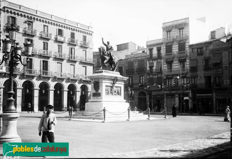 Reus - Plaça del General Prim (Foto: <i>Lluís Marià Vidal -Arxiu Fotogràfic Centre Excursionista de Catalunya-</i>, 1900-1910) Reus - Plaça del General Prim