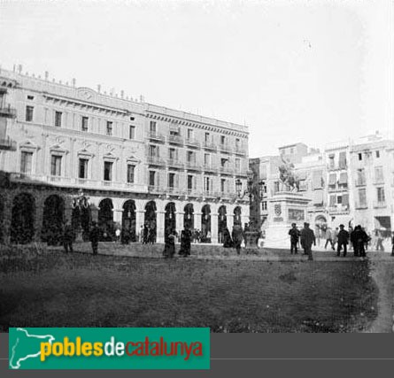 Reus - Plaça del General Prim (Foto: <i>Lluís Marià Vidal -Arxiu Fotogràfic Centre Excursionista de Catalunya-</i>, 1900-1910) Reus - Plaça del General Prim