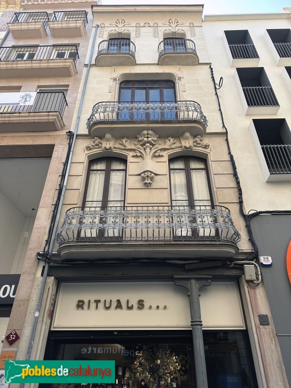 Reus - Carrer Monterols, 34 (Cal Carpa) (Foto: Albert Esteves, 2024) Reus - Carrer Monterols, 34 (Cal Carpa)