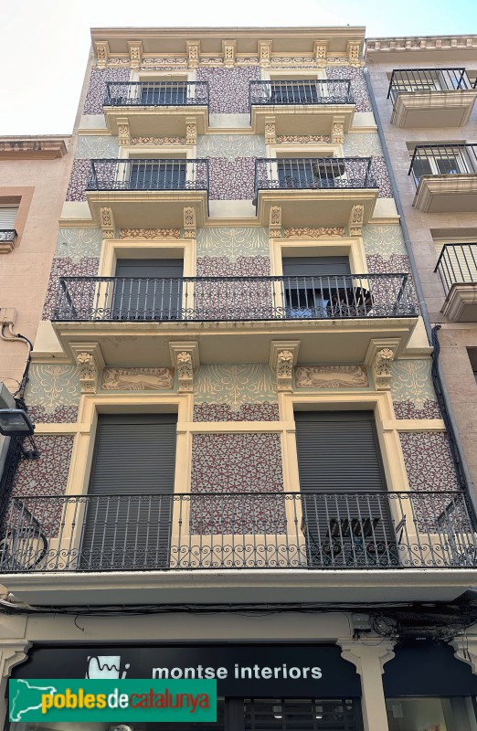 Reus - Carrer Monterols, 30 (Cal Codina) (Foto: Albert Esteves, 2024) Reus - Carrer Monterols, 30 (Cal Codina)