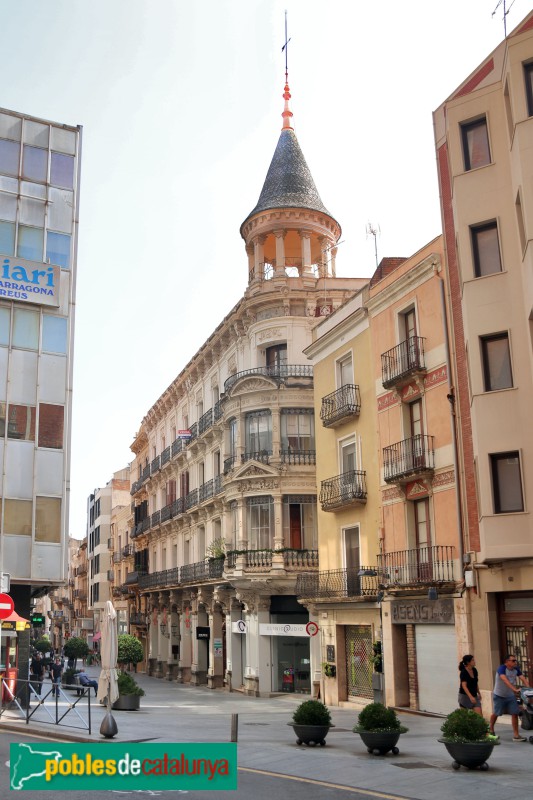 Reus - Carrer Llovera, 54-56 (Casa Boule) (Foto: Albert Esteves, 2024) Reus - Carrer Llovera, 54-56 (Casa Boule)