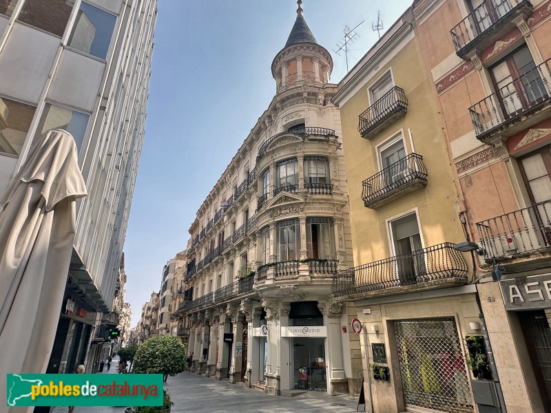 Reus - Carrer Llovera, 54-56 (Casa Boule) (Foto: Albert Esteves, 2024) Reus - Carrer Llovera, 54-56 (Casa Boule)