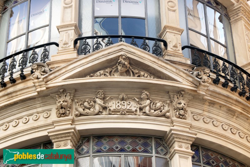 Reus - Carrer Llovera, 54-56 (Casa Boule) (Foto: Albert Esteves, 2024) Reus - Carrer Llovera, 54-56 (Casa Boule)