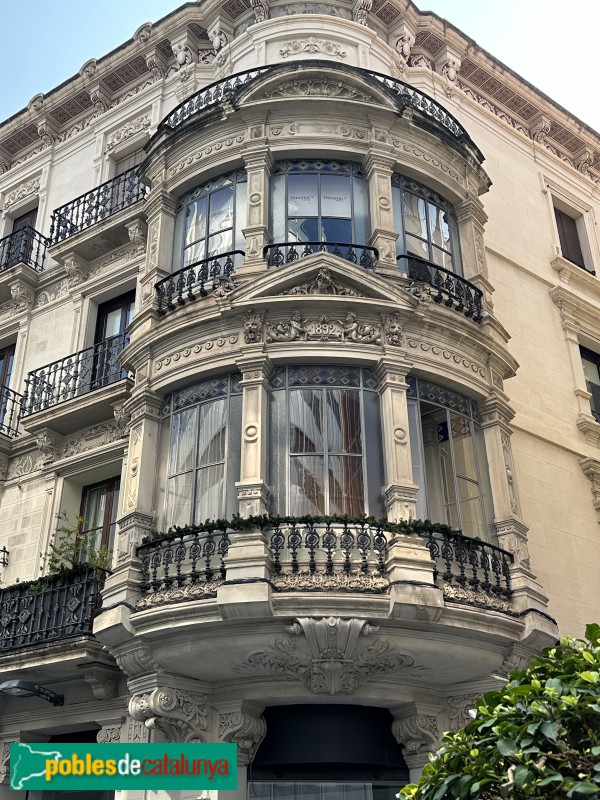 Reus - Carrer Llovera, 54-56 (Casa Boule) (Foto: Albert Esteves, 2024) Reus - Carrer Llovera, 54-56 (Casa Boule)