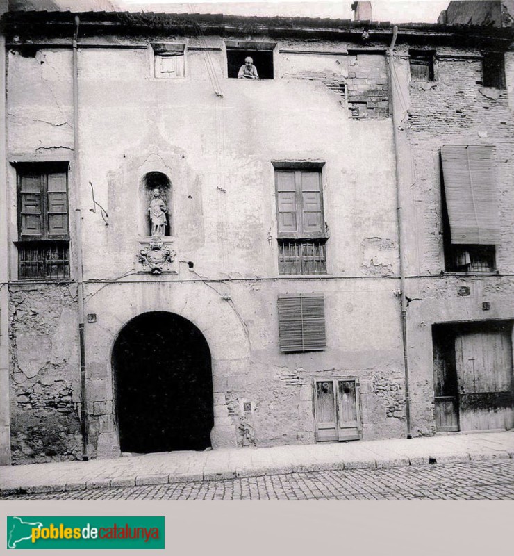 Reus - Germandat de Sant Isidre i Santa Llúcia. Edifici antic Reus - Germandat de Sant Isidre i Santa Llúcia. Edifici antic
