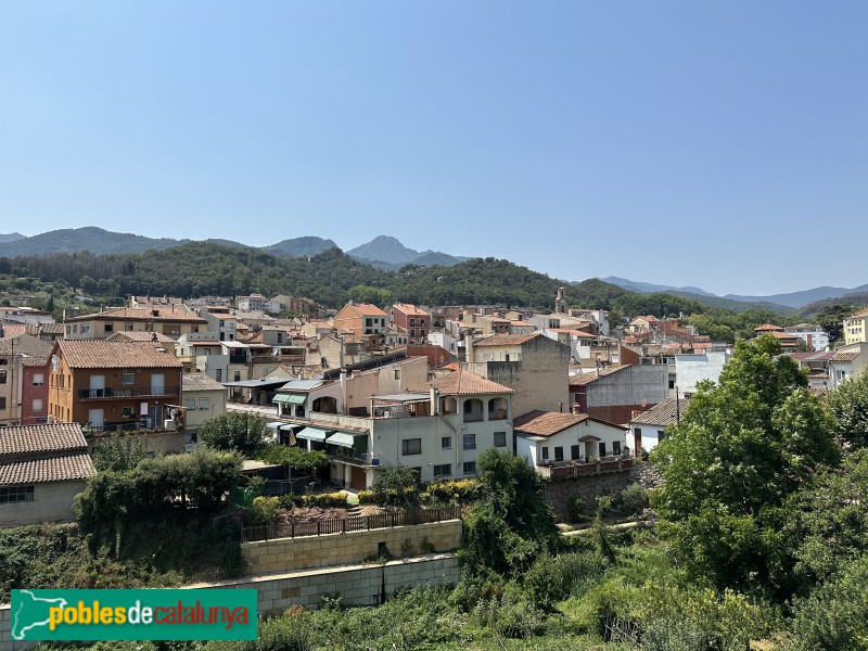 Arbúcies - Panoràmica del poble des del carrer de la Pietat (Foto: Albert Esteves, 2024) Arbúcies - Panoràmica del poble des del carrer de la Pietat
