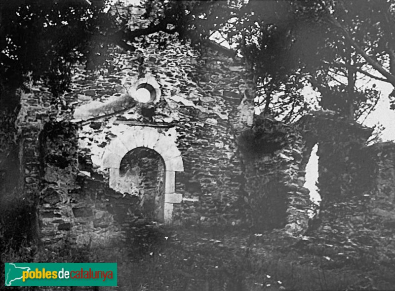 Llambilles - Església de Sant Cristòfol del Bosc abans de la restauració (Foto: mossèn Pere Casellas. Cartell in situ) Llambilles - Església de Sant Cristòfol del Bosc abans de la restauració
