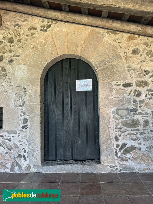 Llambilles - Església de la Mare de Déu de la Pietat (Erols) (Foto: Albert Esteves, 2024) Llambilles - Església de la Mare de Déu de la Pietat (Erols)