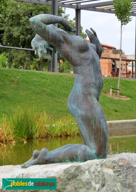 Sant Boi de Llobregat - Escultura </i>Deessa de l'Aigua</i> (Foto: Albert Esteves, 2011) Sant Boi de Llobregat - Escultura </i>Deessa de l'Aigua</i>