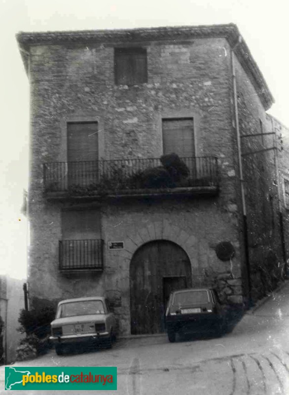 Castellvell del Camp - Cal Tramuntà (Foto: <i>Manuel Jaume Massó -calaix.gencat.cat-</i>, 1983) Castellvell del Camp - Cal Tramuntà
