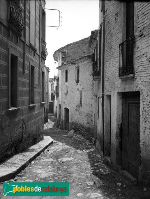 Un carrer de Castellvell del Camp (Foto: <i>Antoni Maymó -Arxiu Fotogràfic Centre Excursionista de Catalunya-</i>, 1945-65) Un carrer de Castellvell del Camp