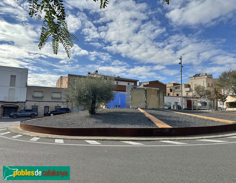 Castellvell del Camp - Escultura <i>Nus de pedra</i> (Foto: Albert Esteves, 2024) Castellvell del Camp - Escultura <i>Nus de pedra</i>