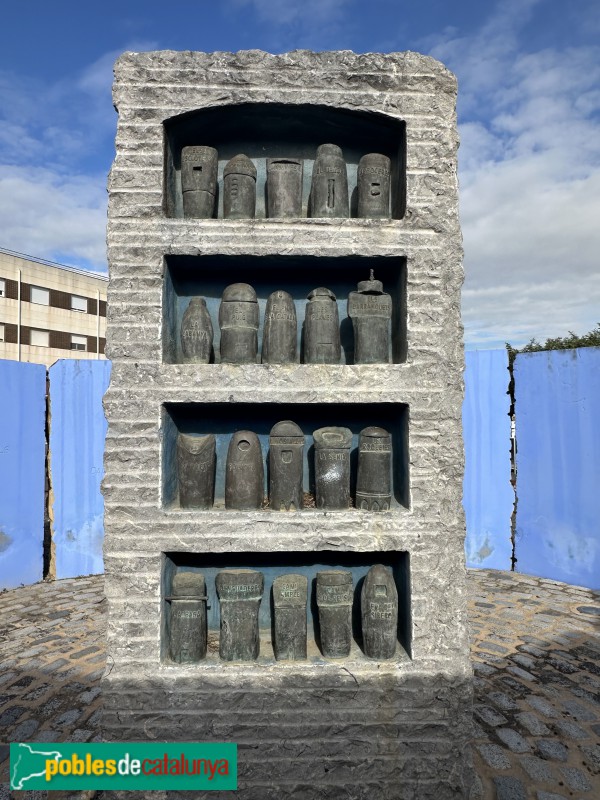 Castellvell del Camp - Escultura <i>Nus de pedra</i> (Foto: Albert Esteves, 2024) Castellvell del Camp - Escultura <i>Nus de pedra</i>