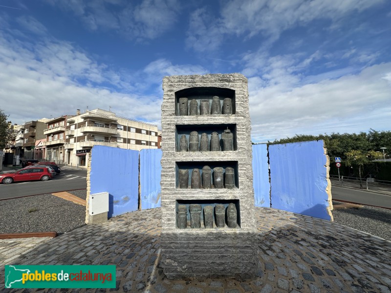 Castellvell del Camp - Escultura <i>Nus de pedra</i> (Foto: Albert Esteves, 2024) Castellvell del Camp - Escultura <i>Nus de pedra</i>