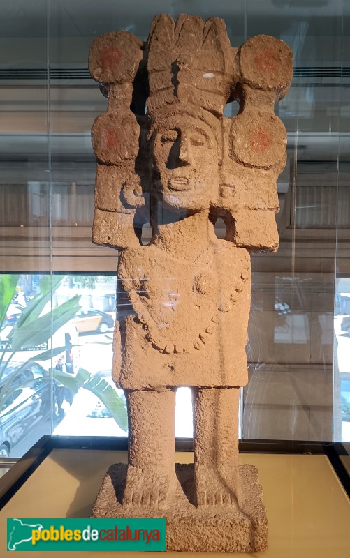 Deessa Xicomecóatl. Pedra volcànica. Cultura mexica-azteca (1300-1521 dC) (Foto: Anna Corcoll, 2024) Deessa Xicomecóatl. Pedra volcànica. Cultura mexica-azteca (1300-1521 dC)