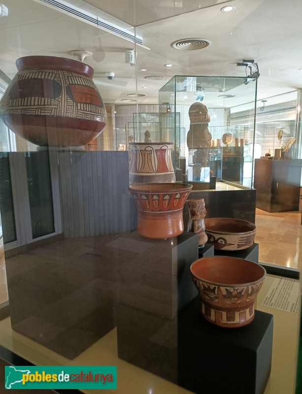 Vasos decorats. Ceràmica. Cultura Nazca (400-600 dC) (Foto: Anna Corcoll, 2024) Vasos decorats. Ceràmica. Cultura Nazca (400-600 dC)