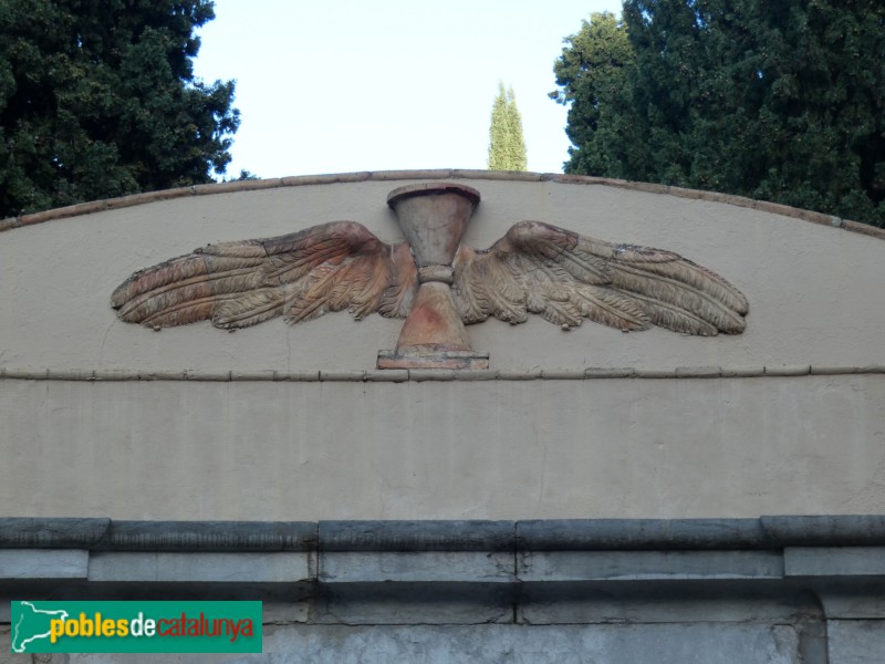 Girona - Cementiri. Detall de la tanca neoclàssica