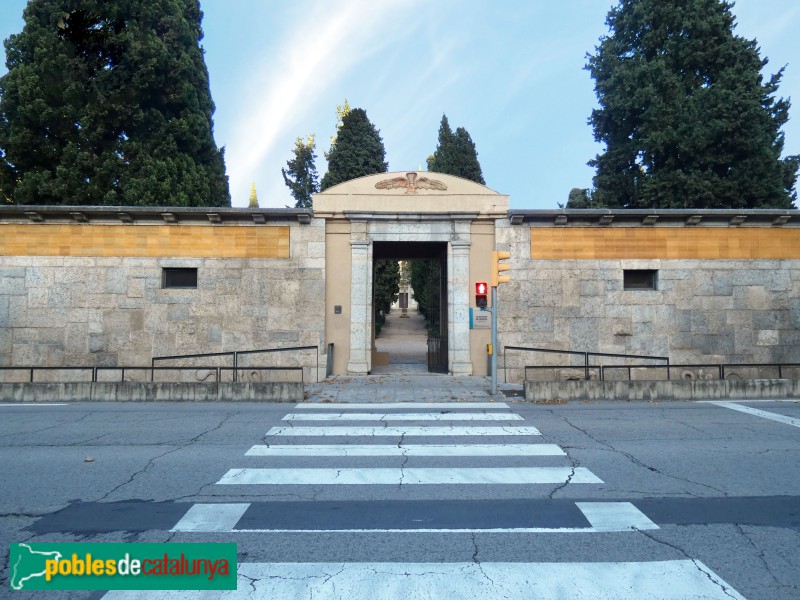 Girona - Cementiri. Tanca exterior