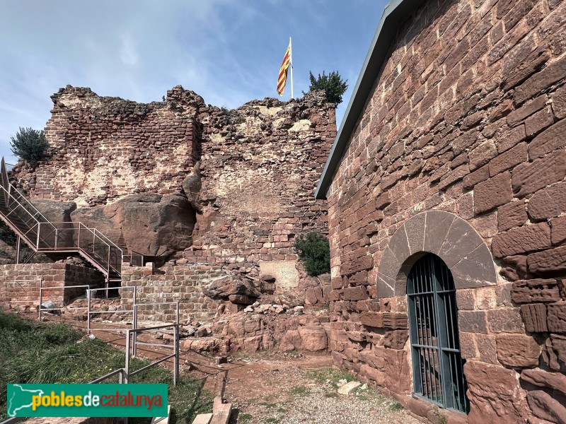 Cervelló - Capella i castell (Foto: Albert Esteves, 2025) Cervelló - Capella i castell