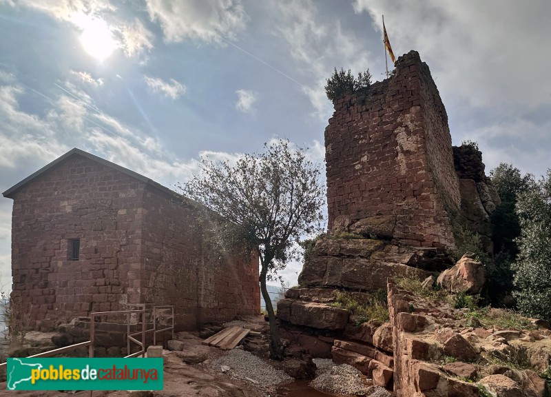 Cervelló - Capella i castell (Foto: Albert Esteves, 2025) Cervelló - Capella i castell
