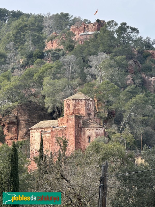 Cervelló - Església de Santa Maria i castell (Foto: Albert Esteves, 2025) Cervelló - Església de Santa Maria i castell