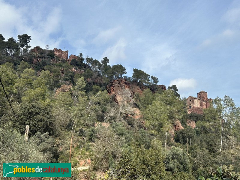 Cervelló - Església de Santa Maria i castell (Foto: Albert Esteves, 2025) Cervelló - Església de Santa Maria i castell