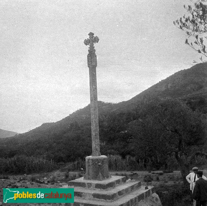 Alforja - Creu de Pedra (Foto: <i>Francesc Blasi -Arxiu Fotogràfic Centre Excursionista de Catalunya-</i>, 1987) Alforja - Creu de Pedra