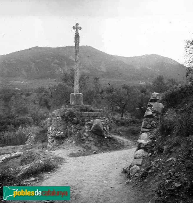 Alforja - Creu de Pedra (Foto: <i>Josep Salvany -Fons Salvany. Biblioteca de Catalunya-</i>, 1921) Alforja - Creu de Pedra