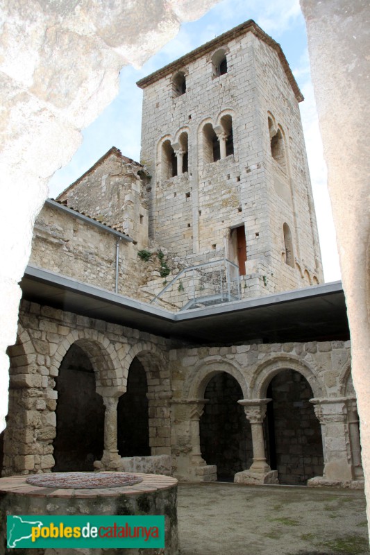 Avinyonet del Penedès - Sant Sebastià dels Gorgs. Claustre (Foto: Albert Esteves, 2012) Avinyonet del Penedès - Sant Sebastià dels Gorgs. Claustre