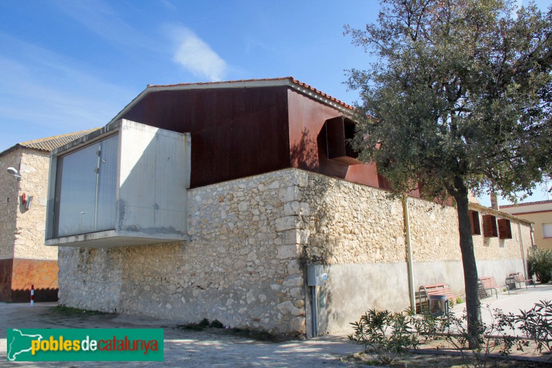 Sant Cugat Sesgarrigues - Antic Sindicat Agrícola. Forn de pa (Foto: Albert Esteves, 2013) Sant Cugat Sesgarrigues - Antic Sindicat Agrícola. Forn de pa