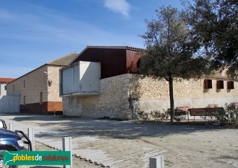 Sant Cugat Sesgarrigues - Antic Sindicat Agrícola (Foto: Albert Esteves, 2013) Sant Cugat Sesgarrigues - Antic Sindicat Agrícola