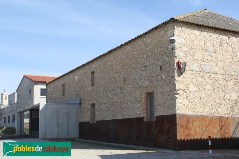 Sant Cugat Sesgarrigues - Antic Sindicat Agrícola. La Sala (Foto: Albert Esteves, 2013) Sant Cugat Sesgarrigues - Antic Sindicat Agrícola. La Sala