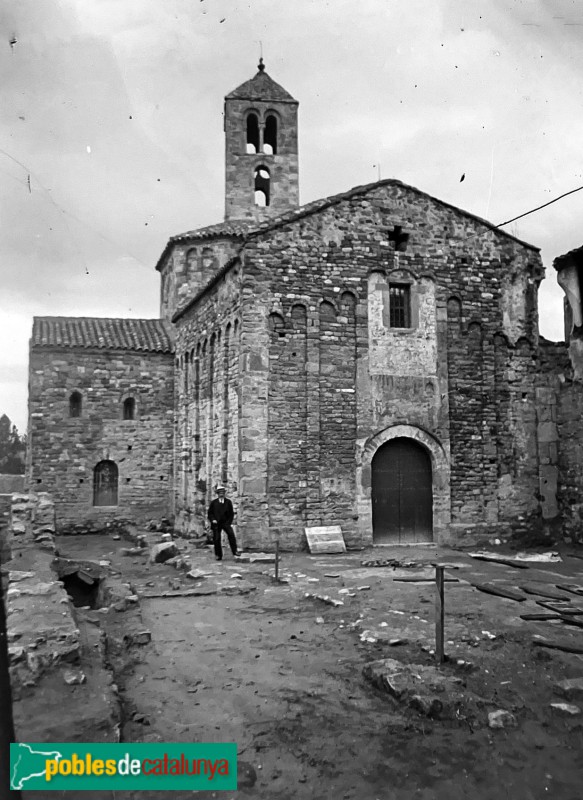 Terrassa - Església de Santa Maria (Foto: <i>Joaquim Guitert Fontserè</i>, inicis segle XX) Terrassa - Església de Santa Maria