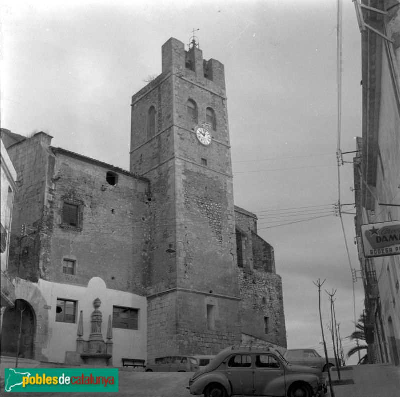 Mont-roig del Camp - Església Vella de Sant Miquel (Foto: <i>Fons Cuyàs -ICGC-</i>, anys 60) Mont-roig del Camp - Església Vella de Sant Miquel