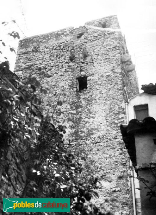Vandellòs - Torre de Ca la Torre, abans de la restauració (Foto: <i>Pere Català Roca -calaix.gencat.cat-</i>, 1962) Vandellòs - Torre de Ca la Torre, abans de la restauració