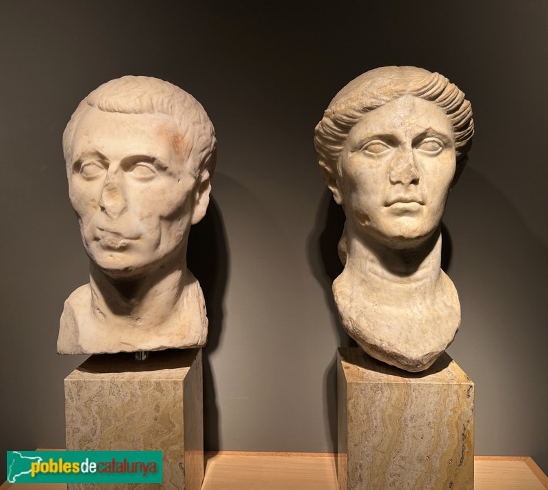Museu de Mataró - Busts del segle I-II dC, procedents de Torre Llauder (Foto: Albert Esteves, 2025) Museu de Mataró - Busts del segle I-II dC, procedents de Torre Llauder