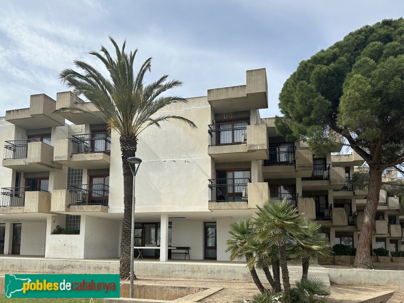 L'Hospitalet de l'Infant - Poblat d'Hifrensa. Habitatges treballadors solters (Foto: Albert Esteves, 2025) L'Hospitalet de l'Infant - Poblat d'Hifrensa. Habitatges treballadors solters