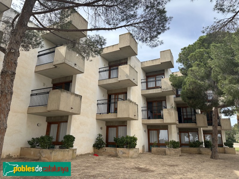 L'Hospitalet de l'Infant - Poblat d'Hifrensa. Habitatges treballadors solters (Foto: Albert Esteves, 2025) L'Hospitalet de l'Infant - Poblat d'Hifrensa. Habitatges treballadors solters