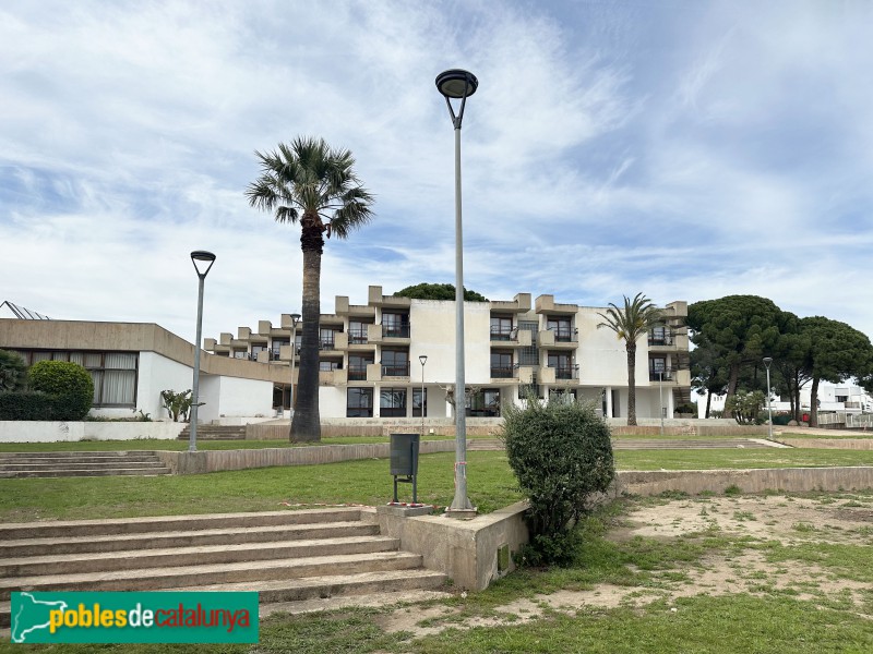 L'Hospitalet de l'Infant - Poblat d'Hifrensa. Habitatges treballadors solters i equipaments (Foto: Albert Esteves, 2025) L'Hospitalet de l'Infant - Poblat d'Hifrensa. Habitatges treballadors solters i equipaments