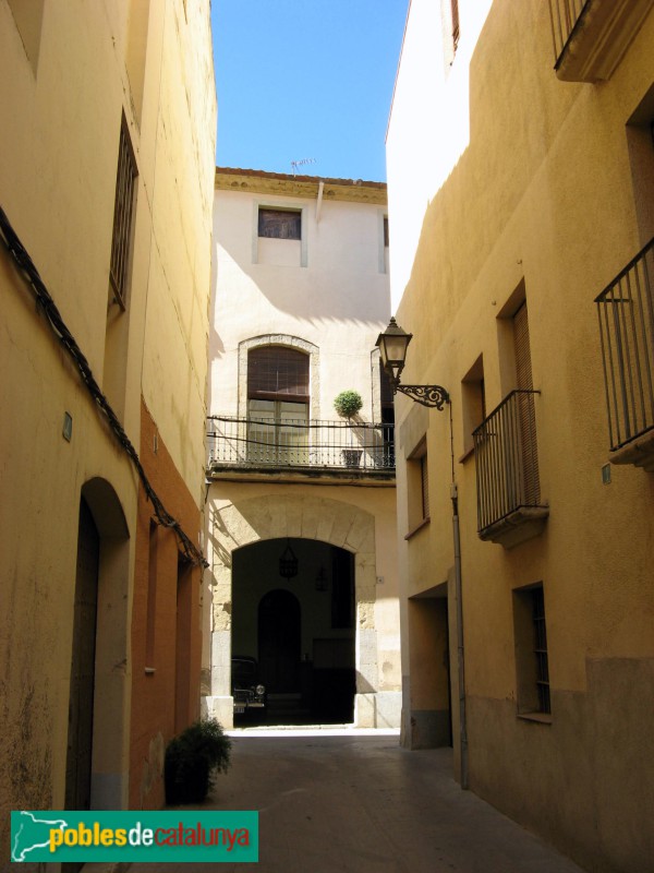 Vila-seca - Carrer Verge de la Pineda (Foto: Albert Esteves, 2008) Vila-seca - Carrer Verge de la Pineda