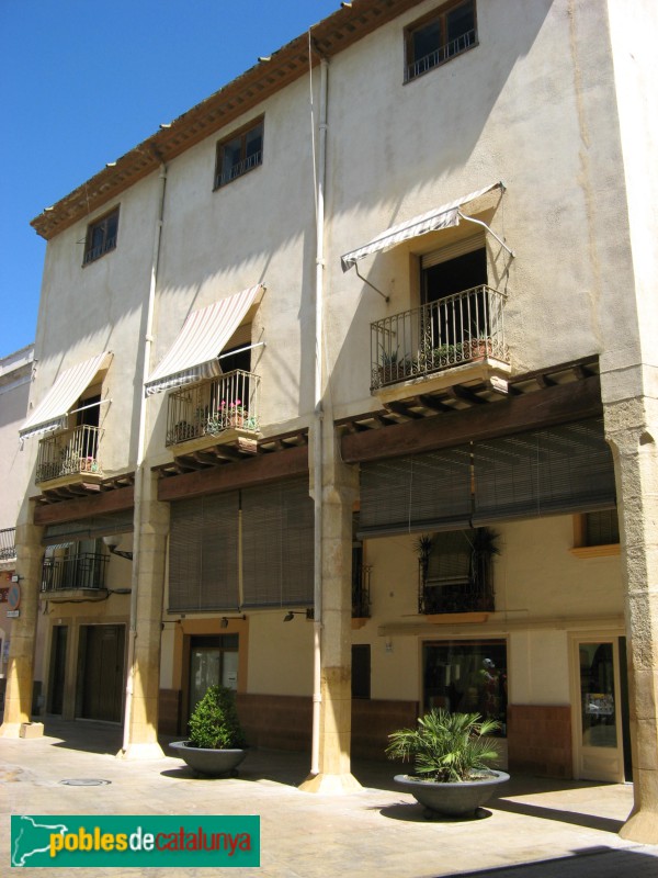 Vila-seca - Plaça de les Voltes (Foto: Albert Esteves, 2008) Vila-seca - Plaça de les Voltes