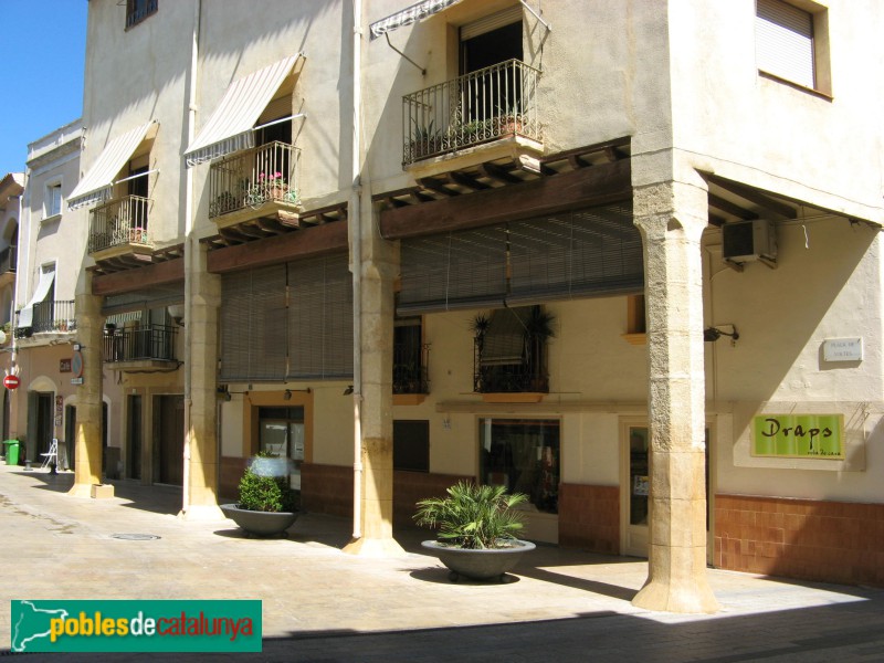 Vila-seca - Plaça de les Voltes (Foto: Albert Esteves, 2008) Vila-seca - Plaça de les Voltes