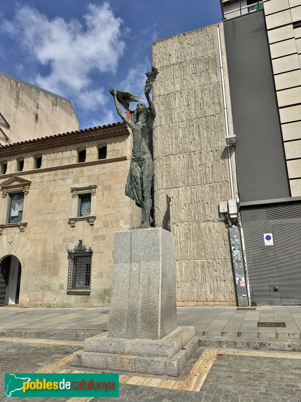 Mataró - Escultura <i>Mataró</i> (Foto: Albert Esteves, 2025) Mataró - Escultura <i>Mataró</i>